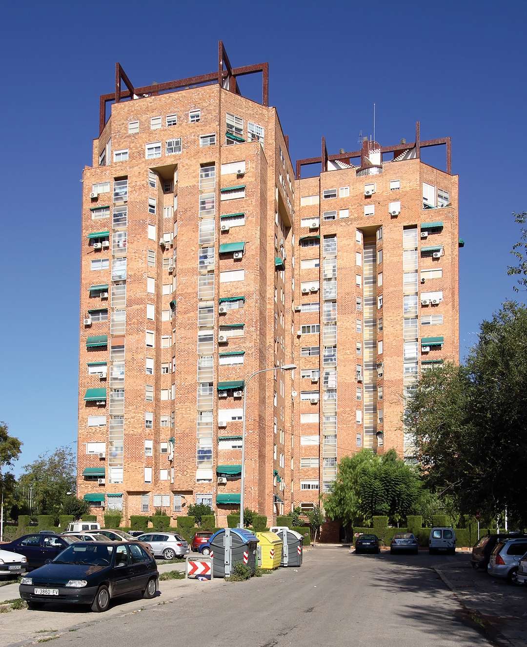 Grupo Residencial Torres Pista de Silla